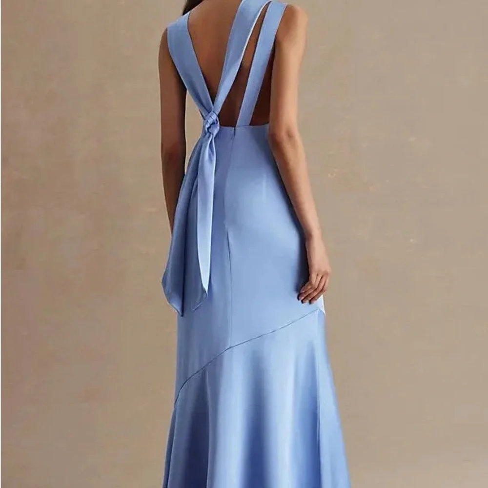 Elegant Sky Blue Backless Evening Gown - Picture 3 of 6